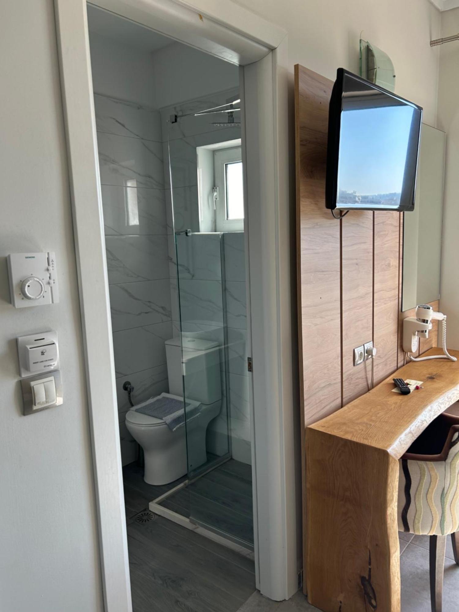Perea Hotel Peraia  ภายนอก รูปภาพ