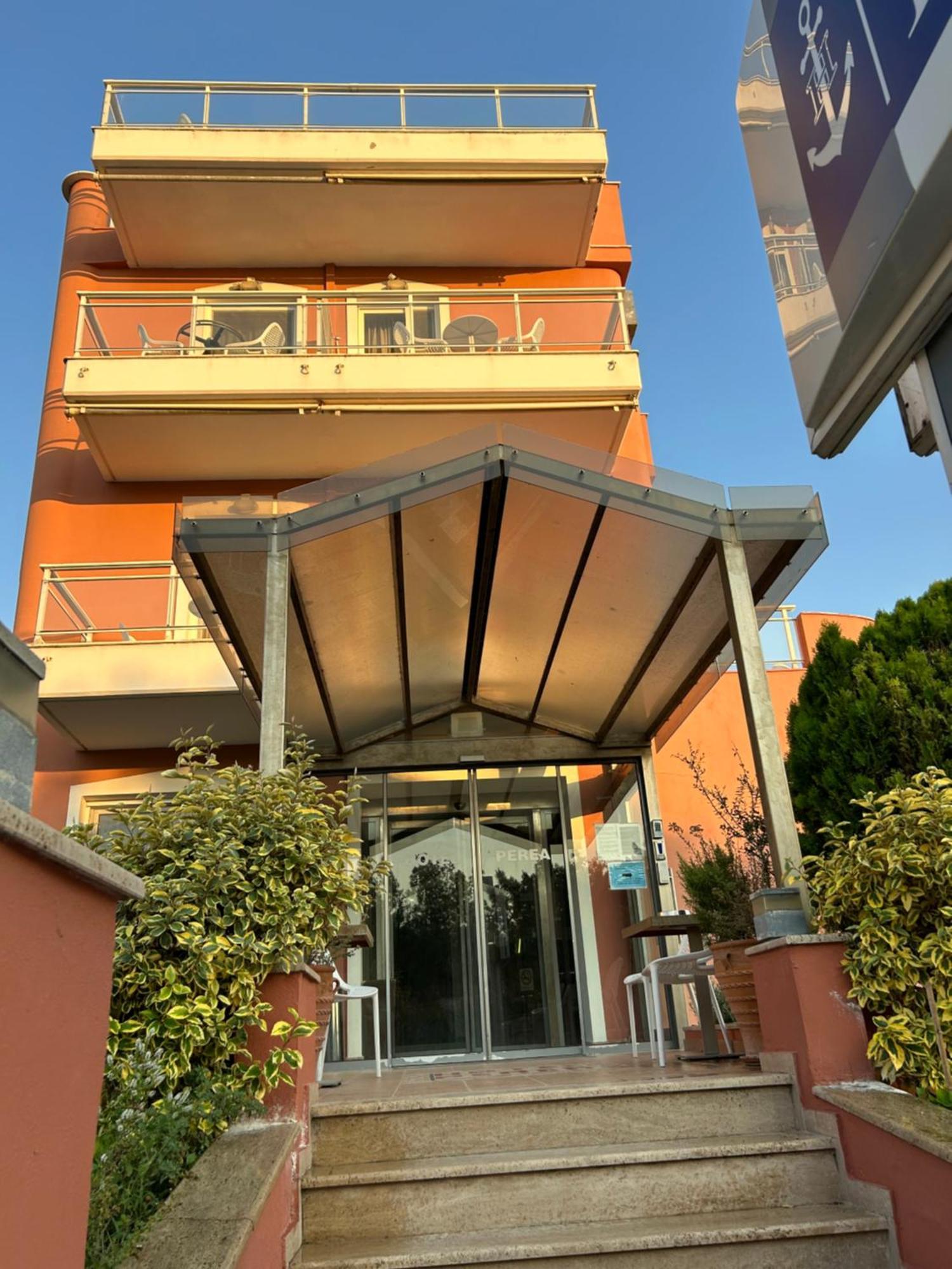 Perea Hotel Peraia  ภายนอก รูปภาพ